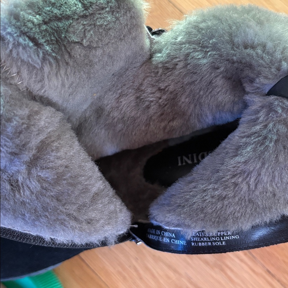 Valdini Suede Bootie. Side zipper. Will fit size 8.5. - Picture 8 of 9